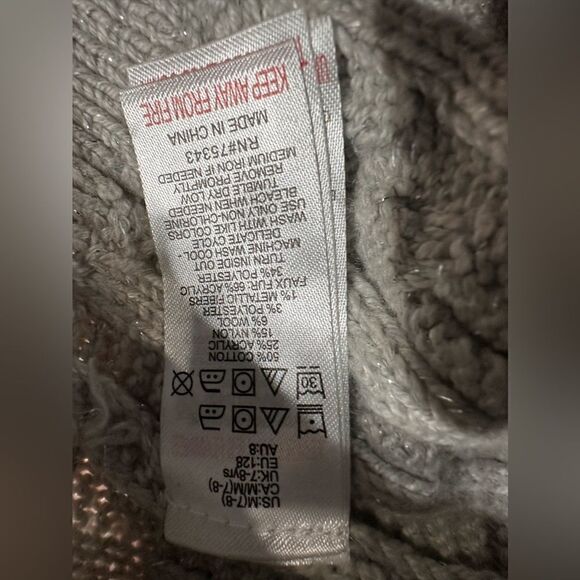 Cute kids grey Pom Pom winter hat medium (7-8)
Good condition - Picture 3 of 3